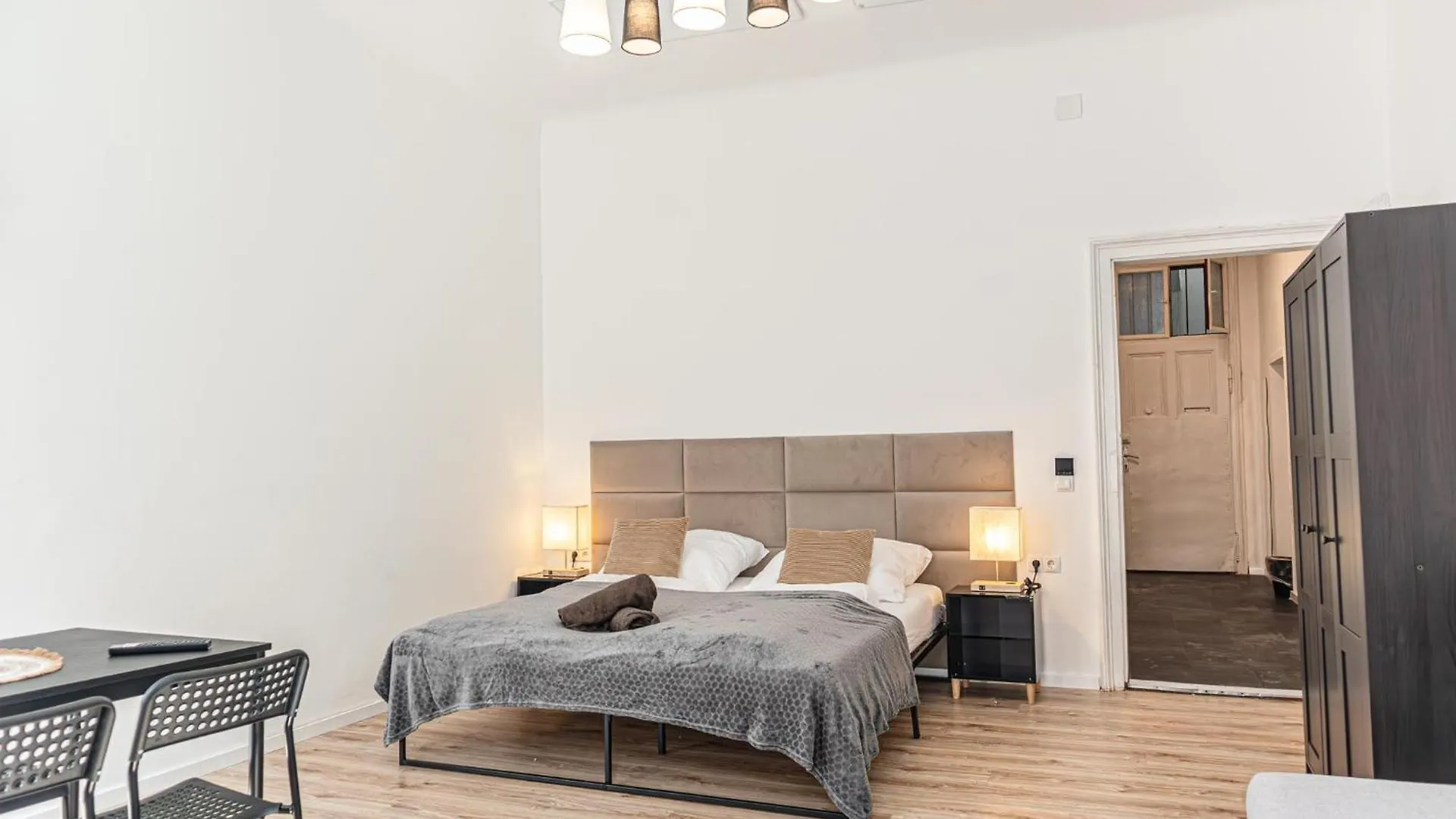 Charming 1Br Apartment Very Central contacts